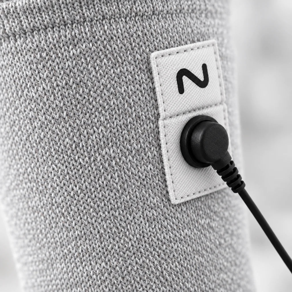 La maille argentée met la technique au contact de vos pieds.